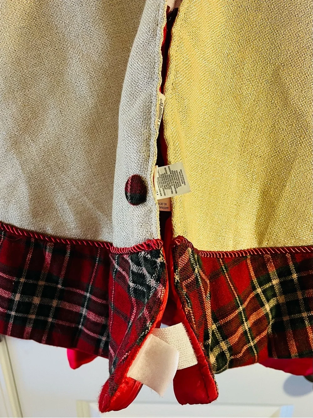 Pier 1 Woodland Reindeer Cream and Red Plaid Rustic Christmas Tree Skirt